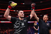 Байсангур Сусуркаев одержал досрочную победу в дебютном бою в UFC – видео