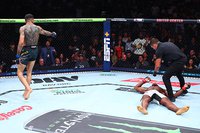 Лучшие моменты и финиши турнира UFC 319: Дю Плесси vs. Чимаев – видео