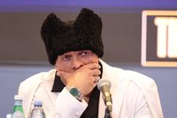 WBO может лишить титула Александра Усика после появления видео с его танцем ночном клубе