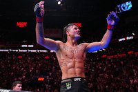 Диего Лопес удосрочил Жана Силву в ярком главном бою UFC Fight Night 259 – видео