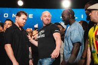 Бахрам Муртазалиев взвесил шансы Сауля Альвареса и Теренса Кроуфорда в предстоящем бою